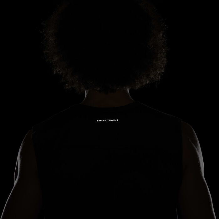 نايكي تريل سولار تشيس تيشيرت الجري بلا أكمام دراي-فت للرجال أسود image number 8