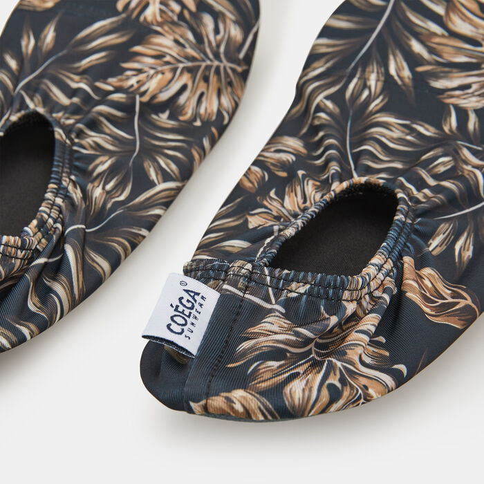 كويغا حذاء الشاطئ و حمام السباحة اول اوفر برينت للنساء أسود image number 2