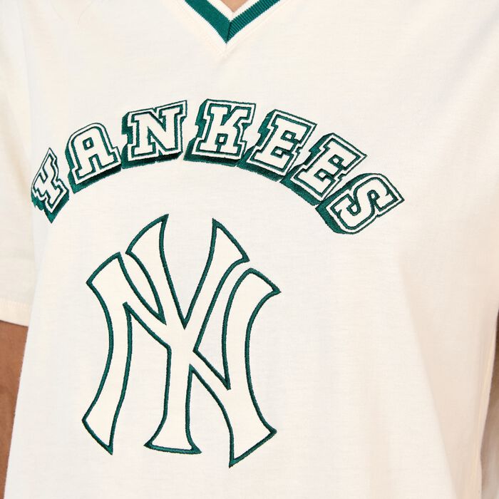 نيو ايرا تيشيرت MLB نيو يورك يانكيز جرافيك للنساء بيج image number 3