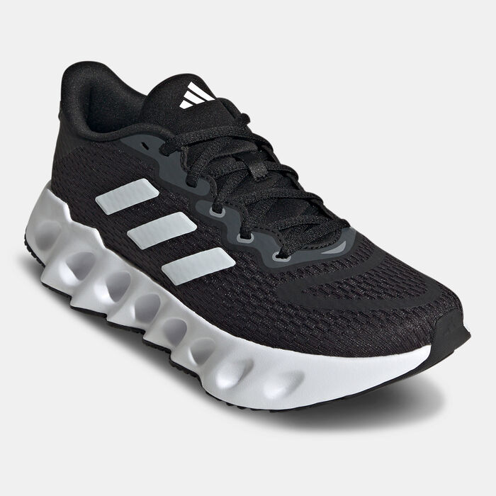 اديداس حذاء الجري سويتش رن للنساء أسود image number 1