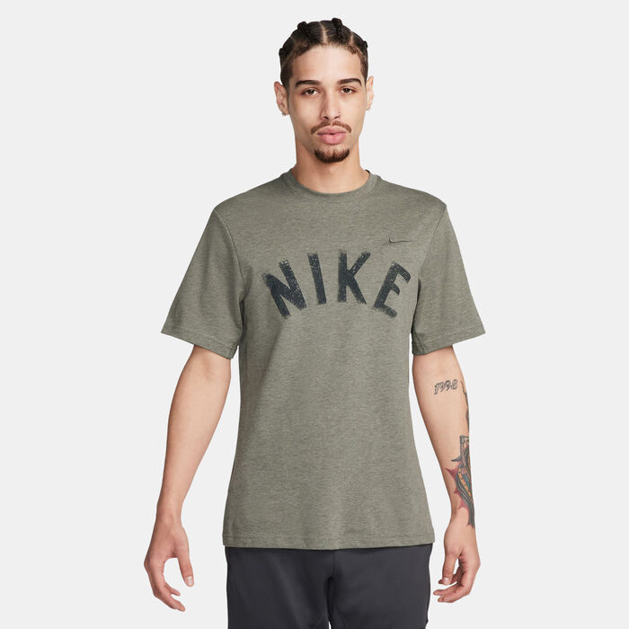 نايكي تيشيرت التمرين برايمري سووش دراي-فِت فيرستايل للرجال أخضر image number 0