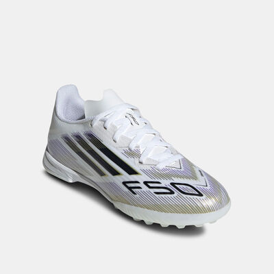 اديداس حذاء كرة القدم F50 ليج لملاعب العشب الصناعي للأطفال أبيض