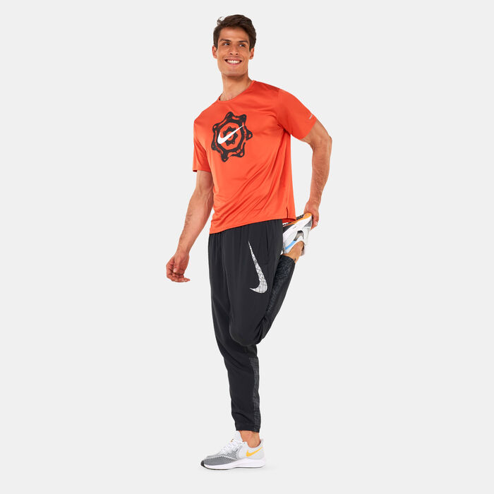 نايكي تيشيرت دراي فت وايلد رن ميلر للرجال برتقالي image number 2