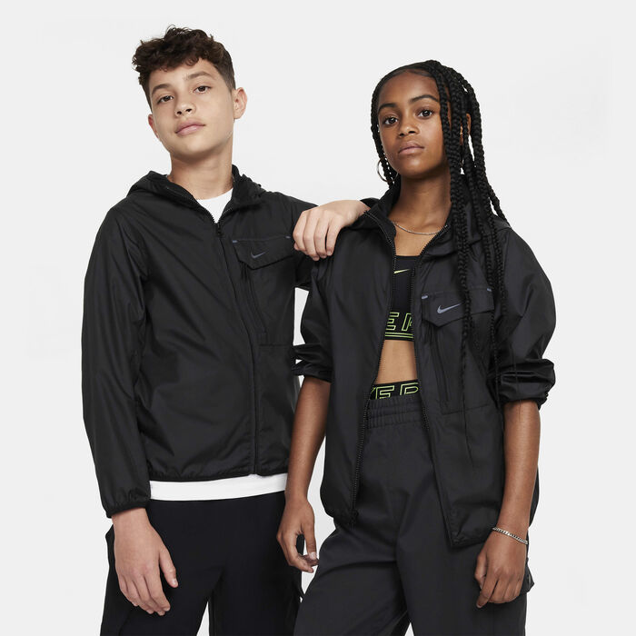 نايكي جاكيت سبورتسوير سيتي يوتيليتي للأطفال أسود image number 0
