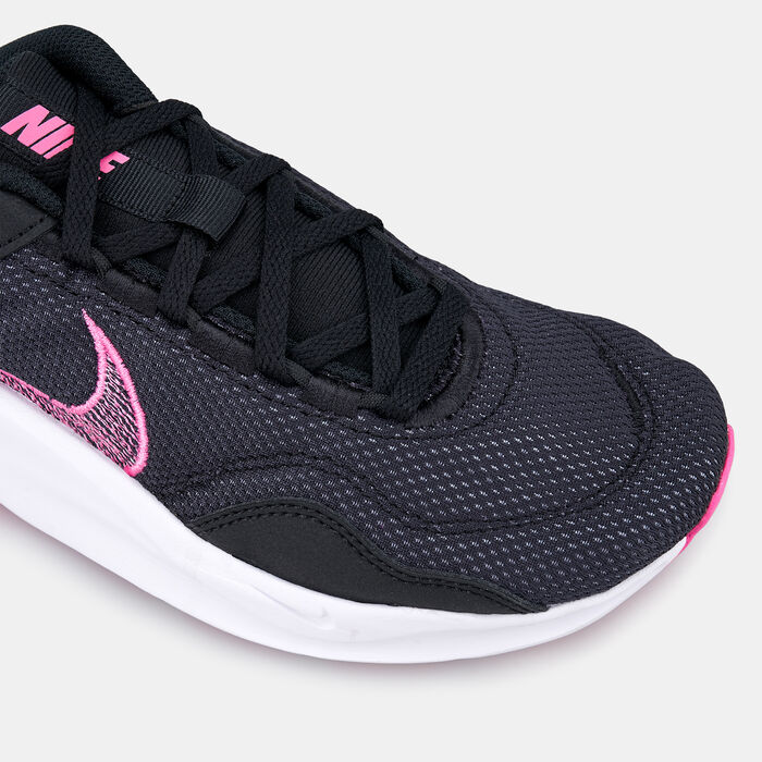 نايكي حذاء ليجيند اسنشال 3 نكست نيتشور للنساء أسود image number 9