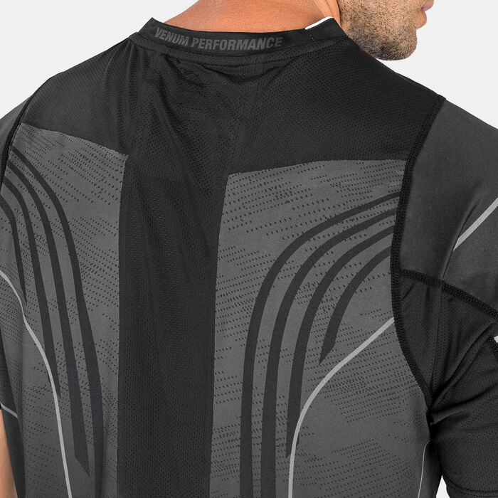 فينوم تيشيرت x يو آف سي اوثنتِك فايت نايت 2.0 ووك-آوت للرجال image number 4