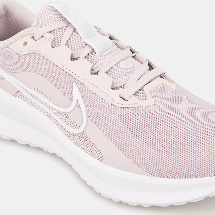 نايكي حذاء الجري على الطرق داون شيفتر 13 للنساء وردي image number 4